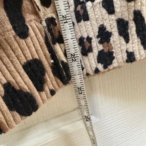 ATM Anthony Thomas Melillo Tan Black cheetah animal v neck Sweater s - Picture 3 of 5